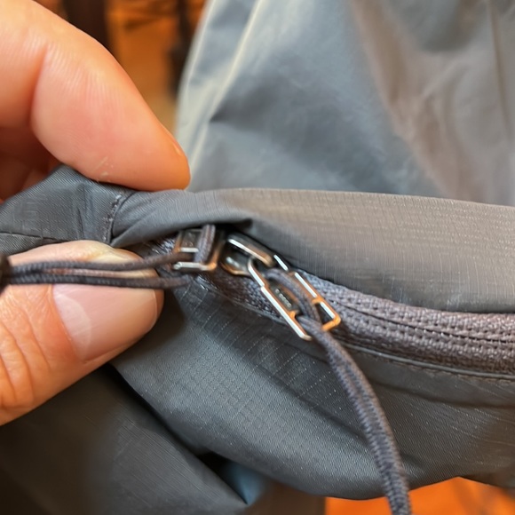 Pre Owned Patagonia Torrentshell Rain Jacket Size LG - Picture 10 of 13